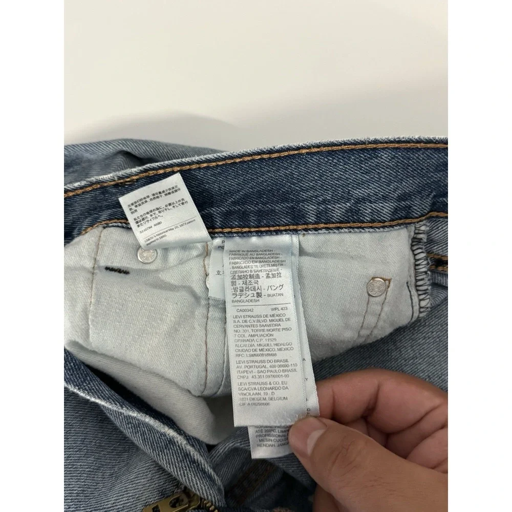 Levis 505 Regular Fit Straight Leg Jeans Light Wash Blue Mens 33x32 Distressed